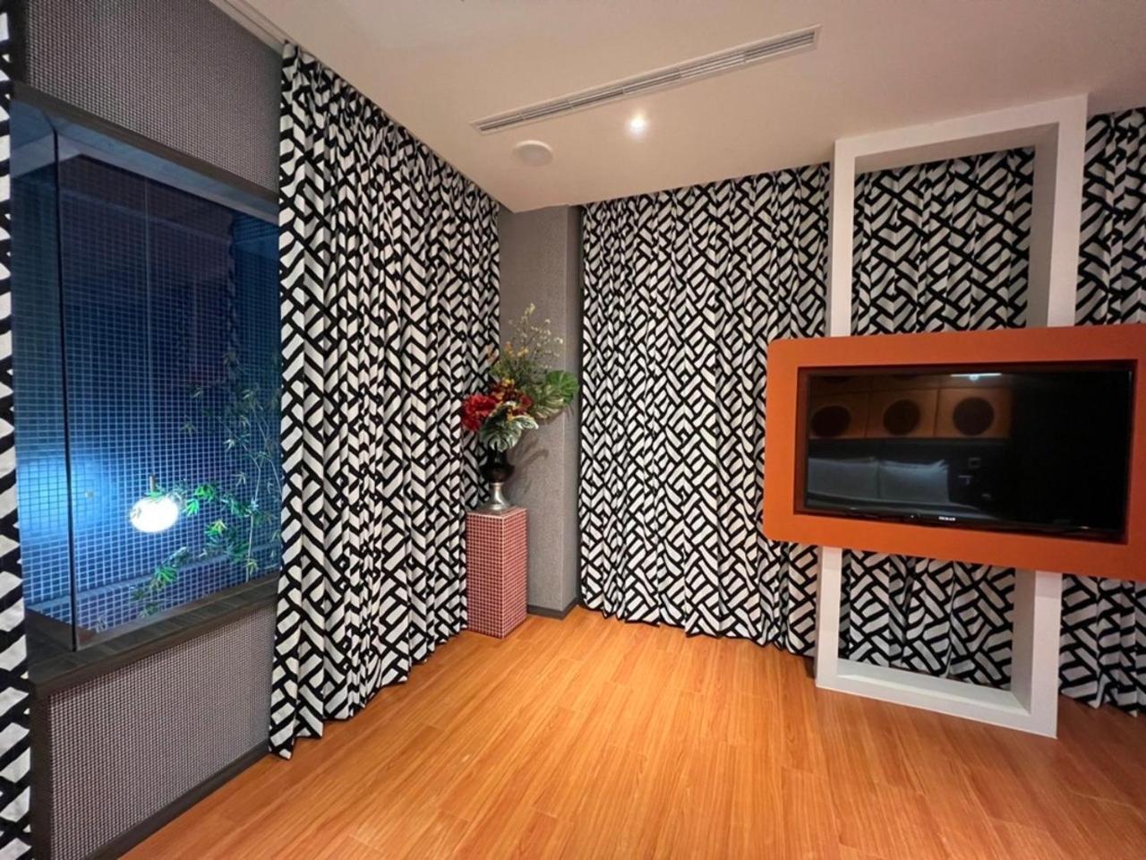 Aquarius Motel 台中市 エクステリア 写真